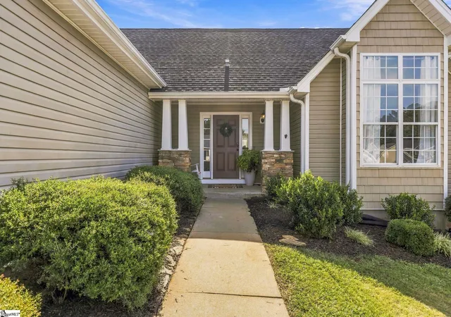 Photo 1 of Single family home for sale at 4 Clematis Dr, Taylors, SC 29687 | MLS# 1606206 | Listing updated on 2026-10-09