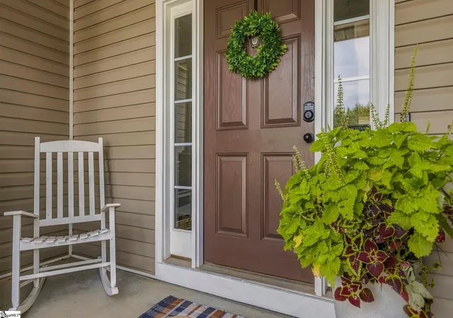 Photo 3 of Single family home for sale at 4 Clematis Dr, Taylors, SC 29687 | MLS# 1606206 | Listing updated on 2026-10-09
