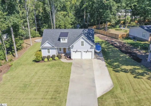 Photo 2 of Single family home for sale at 324 Bowen Dr, Anderson, SC 29621 | MLS# 1606263 | Listing updated on 2026-10-22