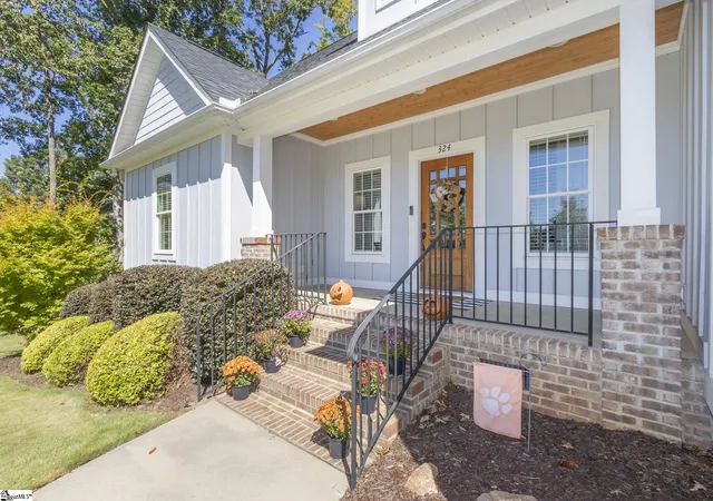 Photo 3 of Single family home for sale at 324 Bowen Dr, Anderson, SC 29621 | MLS# 1606263 | Listing updated on 2026-10-22