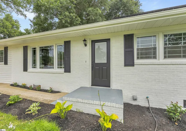 Photo 4 of Single family home for sale at 103 Longwood Dr, Taylors, SC 29687 | MLS# 1603463 | Listing updated on 2026-10-01