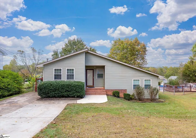 Photo 2 of Single family home for sale at 7 Bubbling Crk Dr, Travelers Rest, SC 29690 | MLS# 1602873 | Listing updated on 2026-09-03
