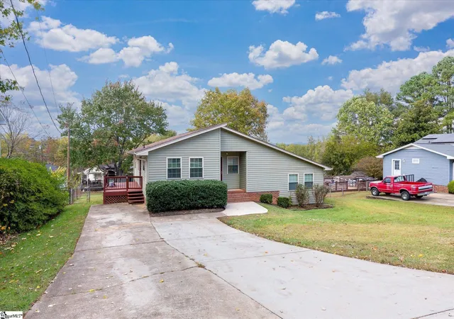 Photo 2 of Single family home for sale at 7 Bubbling Crk Dr, Travelers Rest, SC 29690 | MLS# 1602873 | Listing updated on 2026-09-03