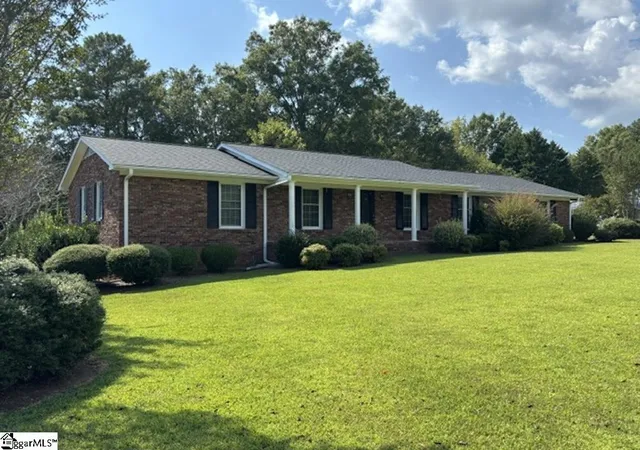 Photo 1 of Single family home for sale at 202 Wardlaw Rd, Laurens, SC 29360 | MLS# 1604407 | Listing updated on 2026-09-29