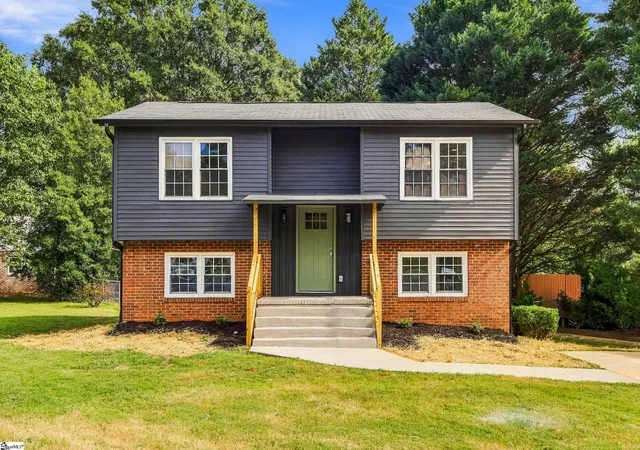 Photo 1 of Single family home for sale at 101 Agewood Dr, Simpsonville, SC 29680 | MLS# 1604772 | Listing updated on 2026-09-24