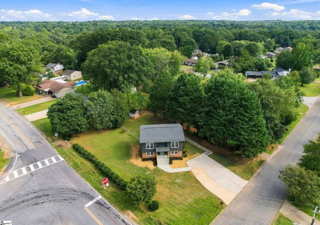 Photo 3 of Single family home for sale at 101 Agewood Dr, Simpsonville, SC 29680 | MLS# 1604772 | Listing updated on 2026-09-24