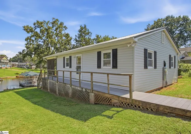 Photo 3 of Sale Pending at 136 Coastline Dr, Inman, SC 29349 | MLS# 1604093 | Listing updated on 2026-10-06