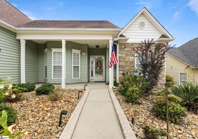 Photo 2 of Single family home for sale at 145 St Johns St, Simpsonville, SC 29680 | MLS# 1603421 | Listing updated on 2026-09-10