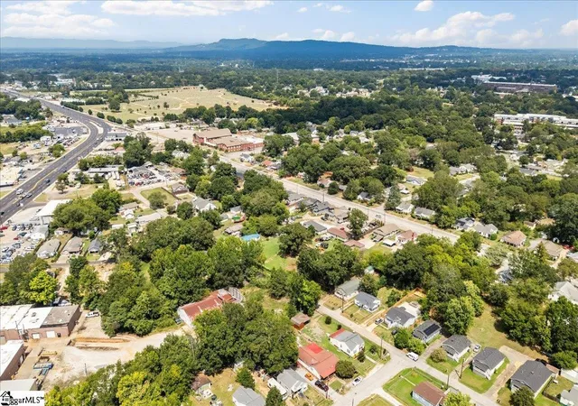 Photo 4 of Sale Pending at 28 Link St, Greenville, SC 29611 | MLS# 1603746 | Listing updated on 2026-09-18