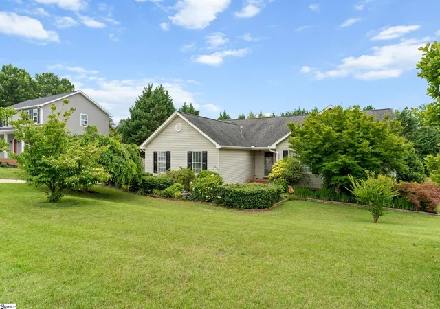Photo 1 of Single family home for sale at 5 Lillians Ln, Greer, SC 29651 | MLS# 1593701 | Listing updated on 2026-10-12