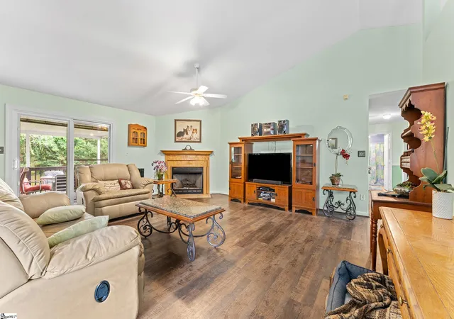 Photo 2 of Single family home for sale at 5 Lillians Ln, Greer, SC 29651 | MLS# 1593701 | Listing updated on 2026-10-12