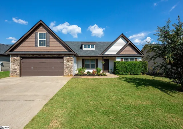 Photo 1 of Single family home for sale at 430 Peaksview Dr, Simpsonville, SC 29681 | MLS# 1604293 | Listing updated on 2026-10-16
