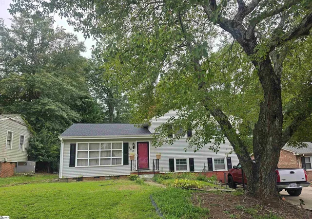 Photo 1 of Single family home for sale at 202 W Dorchester Blvd, Greenville, SC 29605 | MLS# 1604649 | Listing updated on 2026-09-24