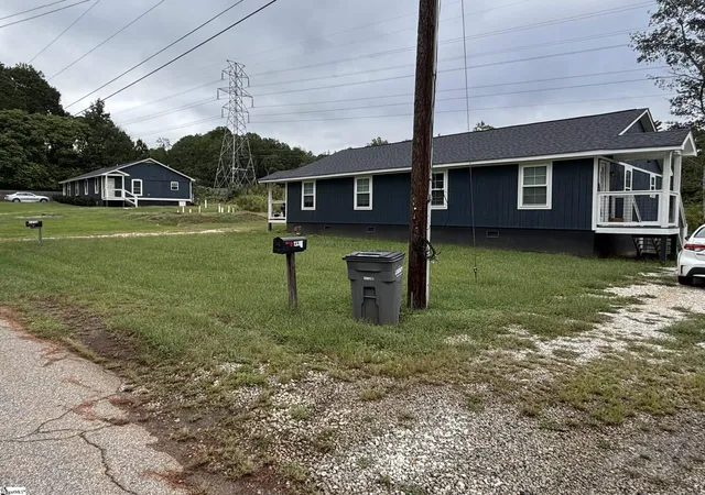 Photo 3 of Multi family home for sale at 125 Overbrook Dr, Liberty, SC 29657 | MLS# 1604900 | Listing updated on 2026-10-06