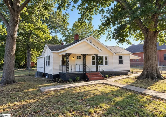 Photo 1 of Multi family home for sale at 215 W Roosevelt Dr, Anderson, SC 29626 | MLS# 1603815 | Listing updated on 2026-10-19