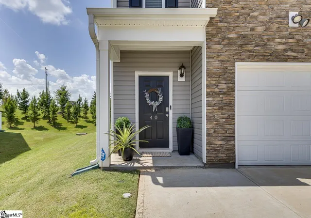 Photo 2 of Townhouse for sale at 40 Sunriff Ct, Greer, SC 29651 | MLS# 1602835 | Listing updated on 2026-09-03
