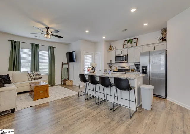 Photo 4 of Townhouse for sale at 40 Sunriff Ct, Greer, SC 29651 | MLS# 1602835 | Listing updated on 2026-09-03