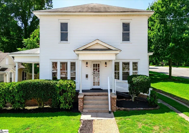 Photo 2 of Single family home for sale at 158 Avant St, Spartanburg, SC 29302 | MLS# 1603625 | Listing updated on 2026-09-12