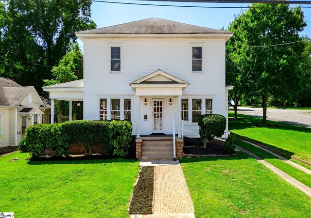 Photo 3 of Single family home for sale at 158 Avant St, Spartanburg, SC 29302 | MLS# 1603625 | Listing updated on 2026-09-12
