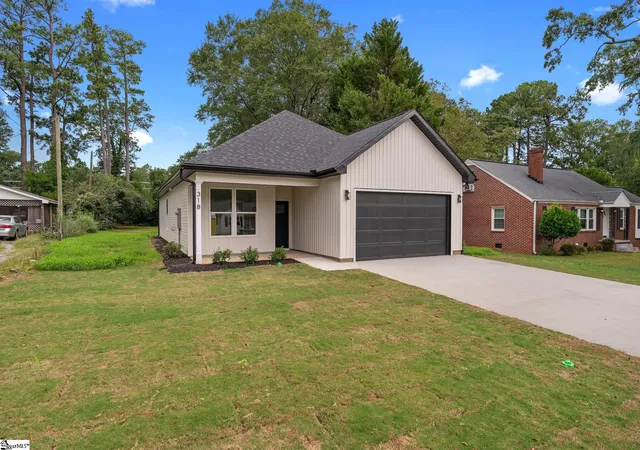 Photo 3 of Single family home for sale at 318 W Fredricks St, Anderson, SC 29625 | MLS# 1604813 | Listing updated on 2026-10-06