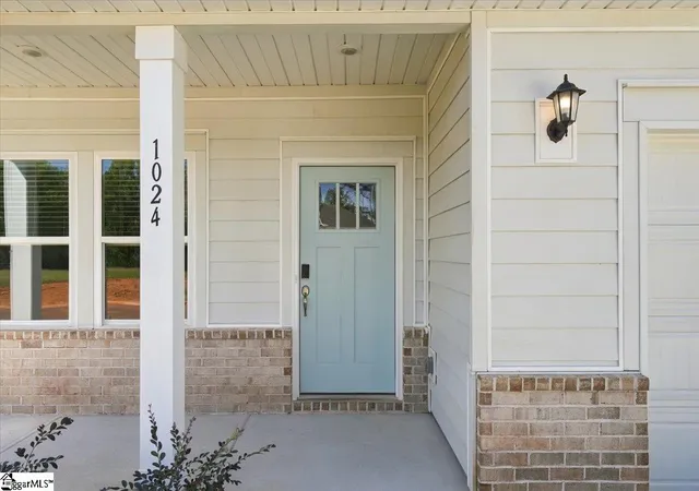 Photo 3 of Single family home for sale at 1024 Southwell Dr, Anderson, SC 29624 | MLS# 1598671 | Listing updated on 2026-09-11