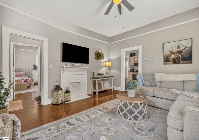 Photo 2 of Single family home for sale at 207 Woodside Cir, Simpsonville, SC 29681 | MLS# 1606294 | Listing updated on 2026-10-09