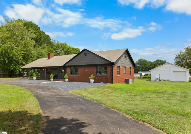 Photo 3 of Single family home for sale at 311 Costner Rd, Boiling Springs, SC 29316 | MLS# 1592555 | Listing updated on 2026-09-17