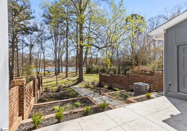 Photo 4 of Townhouse for sale at 214 Holiday E Ave, Clemson, SC 29631 | MLS# 1604152 | Listing updated on 2026-09-18