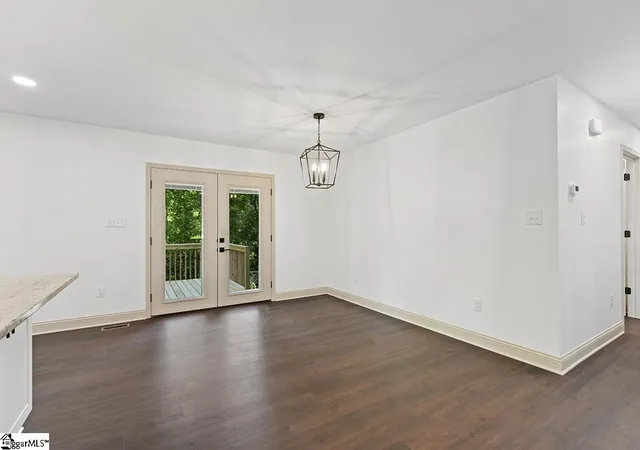 Photo 4 of Single family home for sale at 407 Beechwood Cir, Greenwood, SC 29646 | MLS# 1603717 | Listing updated on 2026-09-14