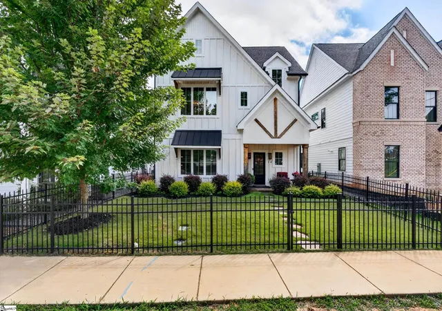 Photo 1 of Single family home for sale at 14 Perry Ave, Greenville, SC 29601 | MLS# 1602936 | Listing updated on 2026-09-04