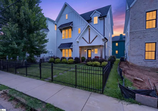Photo 2 of Single family home for sale at 14 Perry Ave, Greenville, SC 29601 | MLS# 1602936 | Listing updated on 2026-09-04