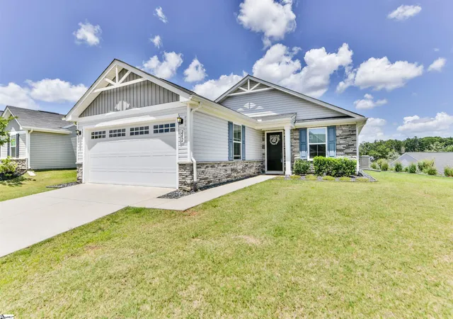 Photo 1 of Single family home for sale at 202 Bending Branch Rd, Greenville, SC 29605 | MLS# 1598415 | Listing updated on 2026-09-11