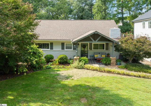Photo 2 of Single family home for sale at 220 Cammer Ave, Greenville, SC 29605 | MLS# 1603180 | Listing updated on 2026-09-09