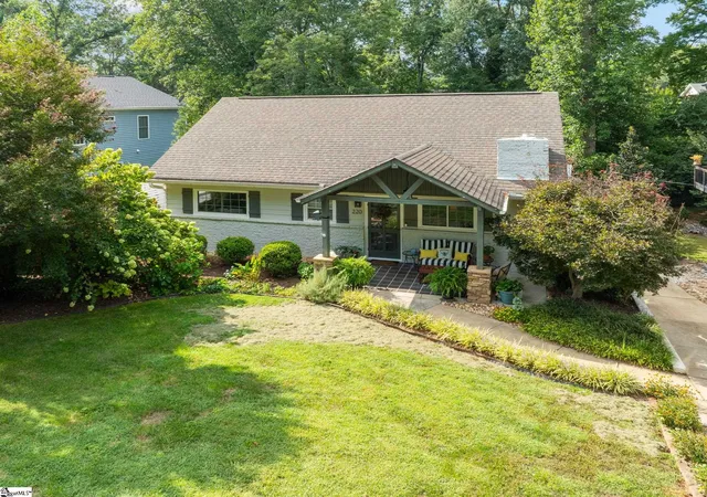 Photo 2 of Single family home for sale at 220 Cammer Ave, Greenville, SC 29605 | MLS# 1603180 | Listing updated on 2026-09-09