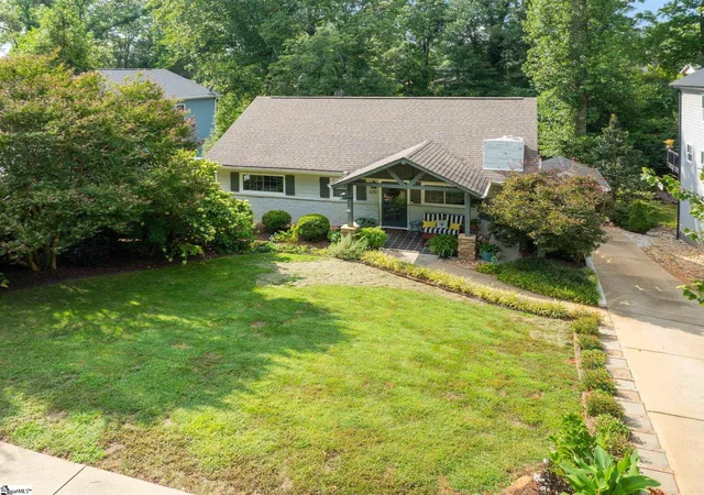 Photo 3 of Single family home for sale at 220 Cammer Ave, Greenville, SC 29605 | MLS# 1603180 | Listing updated on 2026-09-09