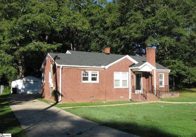 Photo 1 of Single family home for sale at 102 Oakland Ave, Simpsonville, SC 29681 | MLS# 1606381 | Listing updated on 2026-10-12