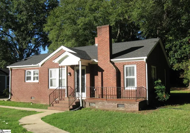 Photo 2 of Single family home for sale at 102 Oakland Ave, Simpsonville, SC 29681 | MLS# 1606381 | Listing updated on 2026-10-12
