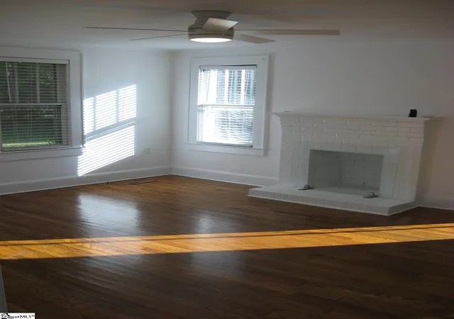 Photo 3 of Single family home for sale at 102 Oakland Ave, Simpsonville, SC 29681 | MLS# 1606381 | Listing updated on 2026-10-12