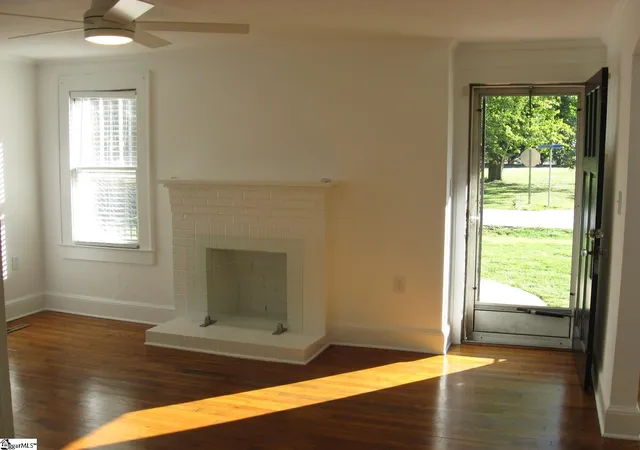 Photo 3 of Single family home for sale at 102 Oakland Ave, Simpsonville, SC 29681 | MLS# 1606381 | Listing updated on 2026-10-12