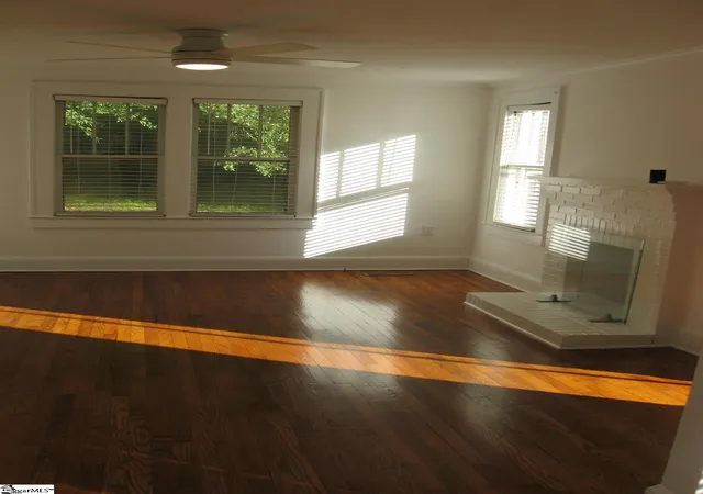 Photo 4 of Single family home for sale at 102 Oakland Ave, Simpsonville, SC 29681 | MLS# 1606381 | Listing updated on 2026-10-12