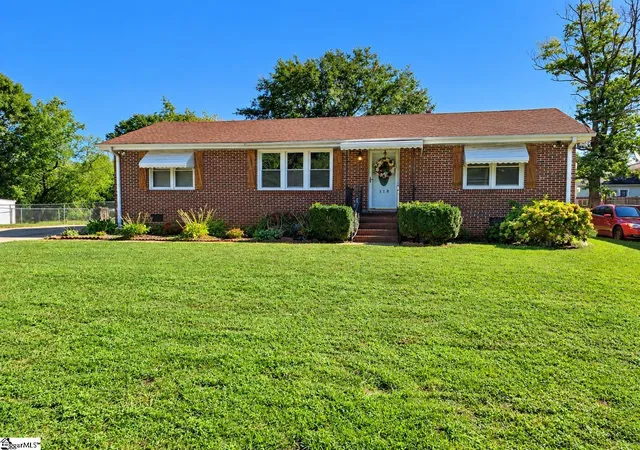Photo 1 of Single family home for sale at 110 Knox St, Greenville, SC 29605 | MLS# 1595624 | Listing updated on 2026-10-15