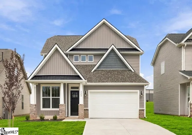 Photo 1 of Single family home for sale at 223 Chapel Creek Ct, Greenville, SC 29605 | MLS# 1583843 | Listing updated on 2026-10-16