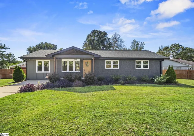 Photo 1 of Single family home for sale at 14 Dunlap Dr, Greenville, SC 29605 | MLS# 1604236 | Listing updated on 2026-10-02