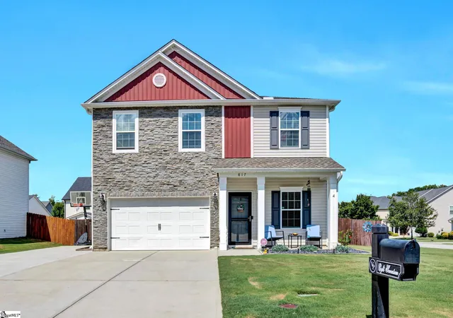 Photo 2 of Single family home for sale at 817 Camberwell Rd, Simpsonville, SC 29680 | MLS# 1604431 | Listing updated on 2026-09-22