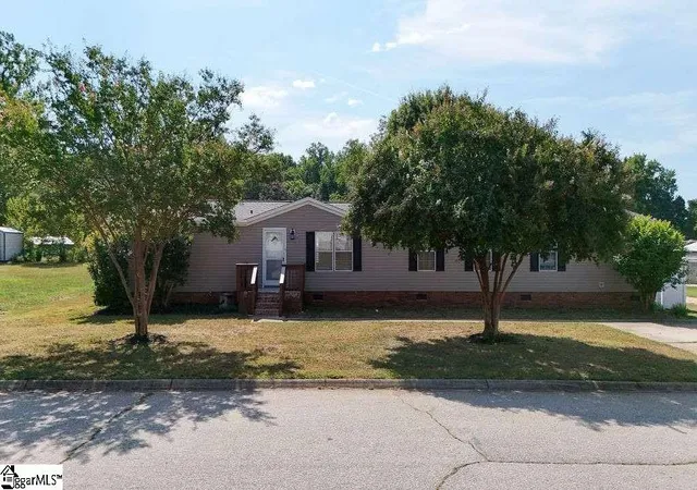 Photo 2 of Manufactured home for sale at 105 Glenmont Ln, Greenville, SC 29607 | MLS# 1603965 | Listing updated on 2026-09-16