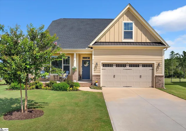 Photo 1 of Single family home for sale at 218 Montview Cir, Greenville, SC 29617 | MLS# 1602664 | Listing updated on 2026-09-04