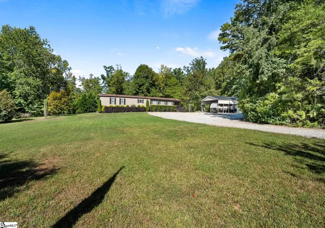 Photo 3 of Manufactured home for sale at 71 Lodgeview Ct, Gray Court, SC 29645 | MLS# 1605493 | Listing updated on 2026-10-01