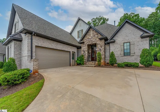 Photo 1 of Single family home for sale at 124 Chestnut Pond Ln, Simpsonville, SC 29681 | MLS# 1603780 | Listing updated on 2026-09-14