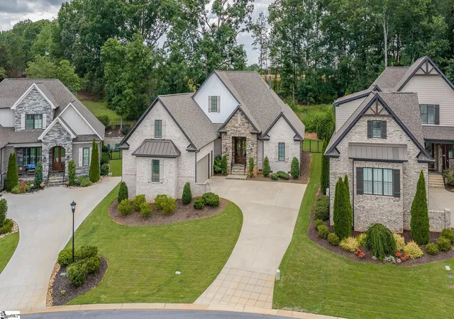 Photo 2 of Single family home for sale at 124 Chestnut Pond Ln, Simpsonville, SC 29681 | MLS# 1603780 | Listing updated on 2026-09-14