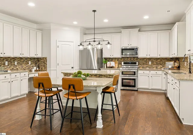 Photo 2 of Single family home for sale at 239 Ivy Woods Ct, Fountain Inn, SC 29644 | MLS# 1600283 | Listing updated on 2026-09-21